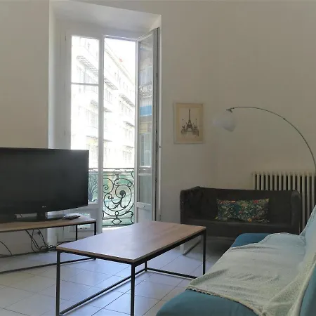 110m2 Plein Centre Lägenhet